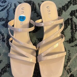 Unisa beige wedge sandal sz 10